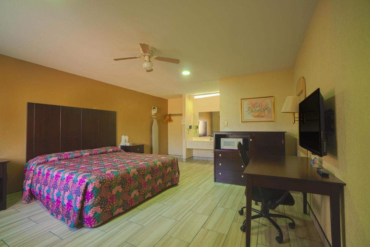 Texas Inn San Benito Near Harlingen エクステリア 写真