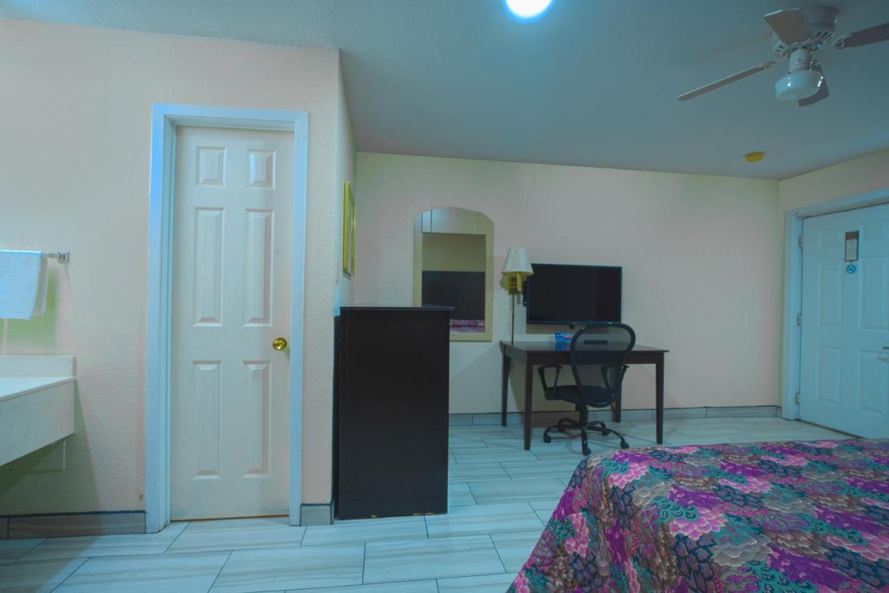 Texas Inn San Benito Near Harlingen エクステリア 写真