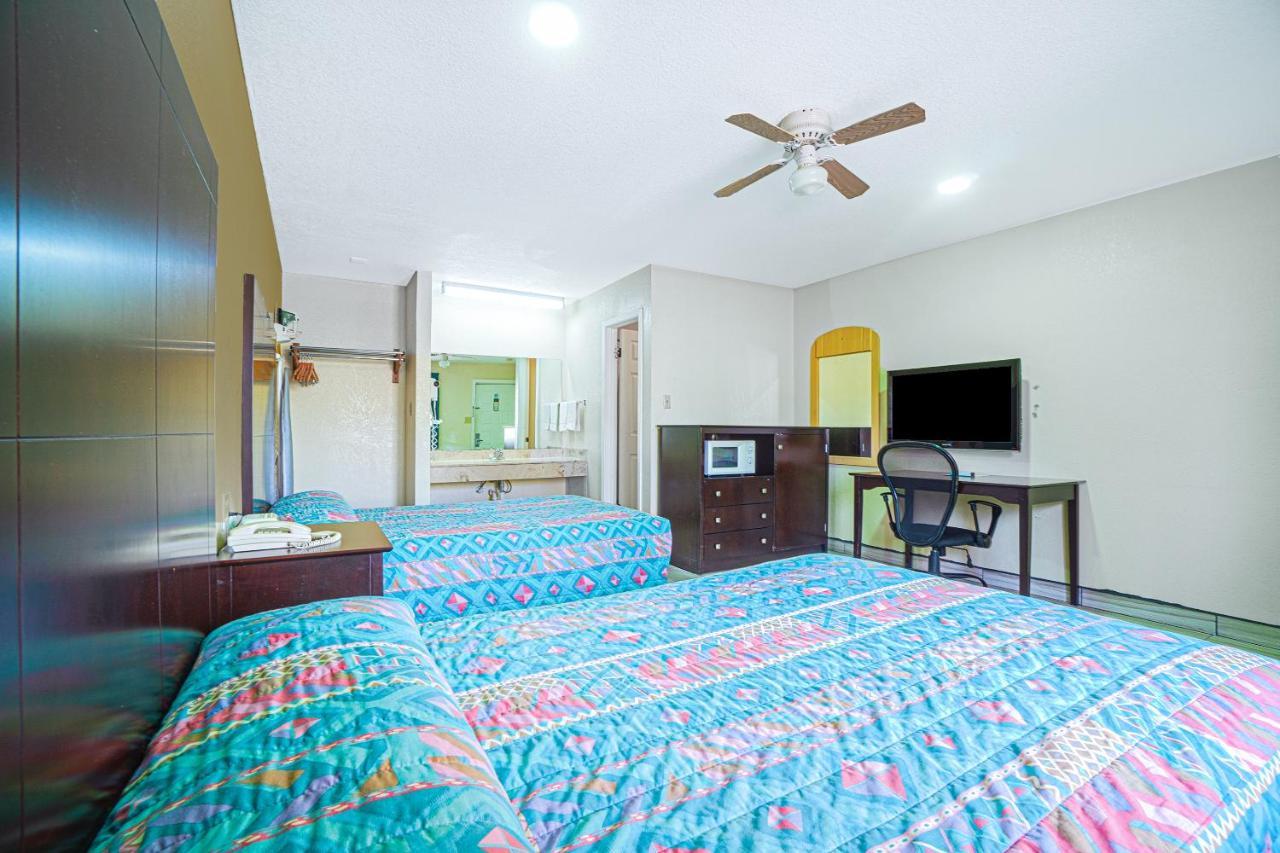 Texas Inn San Benito Near Harlingen エクステリア 写真
