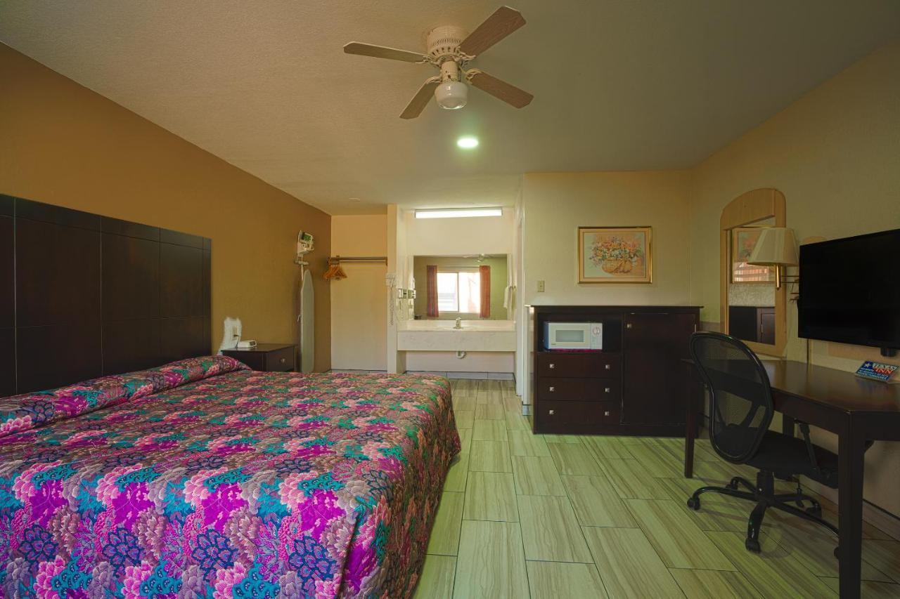 Texas Inn San Benito Near Harlingen エクステリア 写真