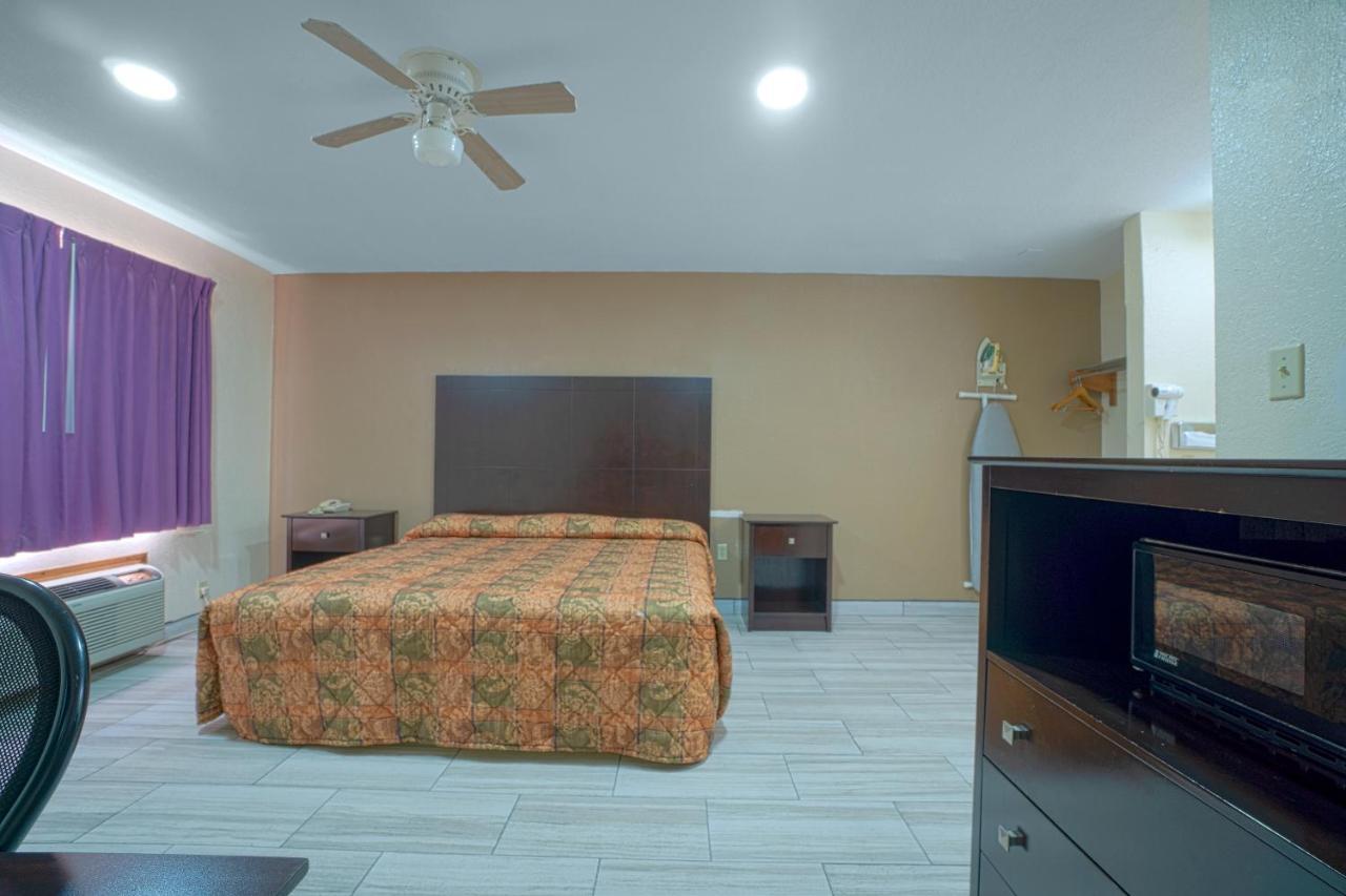 Texas Inn San Benito Near Harlingen エクステリア 写真