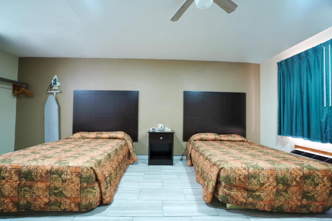 Texas Inn San Benito Near Harlingen エクステリア 写真