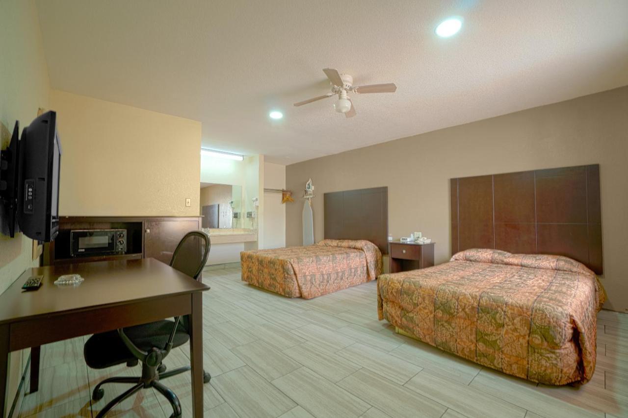 Texas Inn San Benito Near Harlingen エクステリア 写真