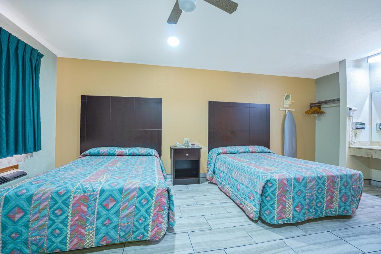 Texas Inn San Benito Near Harlingen エクステリア 写真