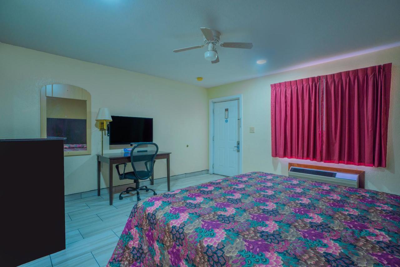Texas Inn San Benito Near Harlingen エクステリア 写真