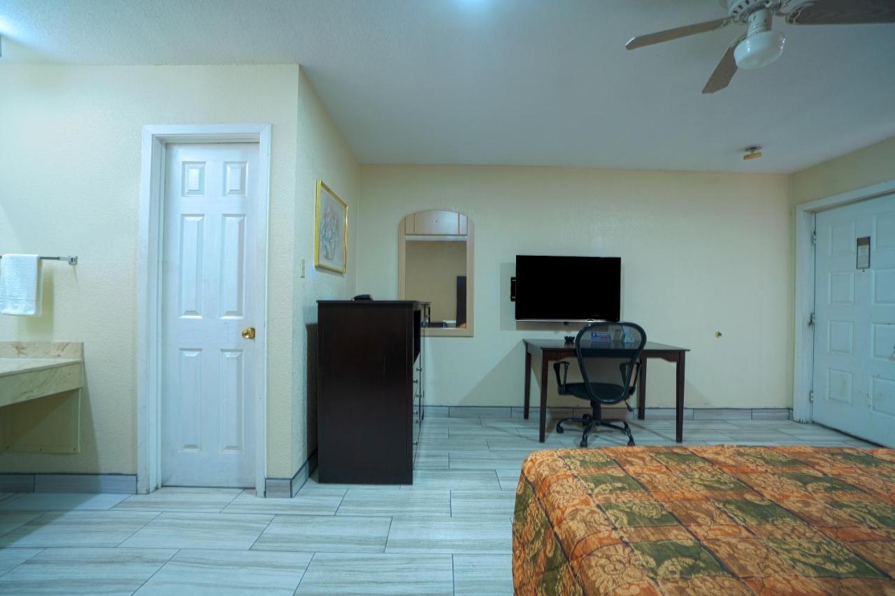 Texas Inn San Benito Near Harlingen エクステリア 写真