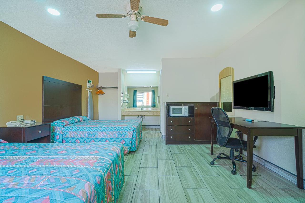 Texas Inn San Benito Near Harlingen エクステリア 写真