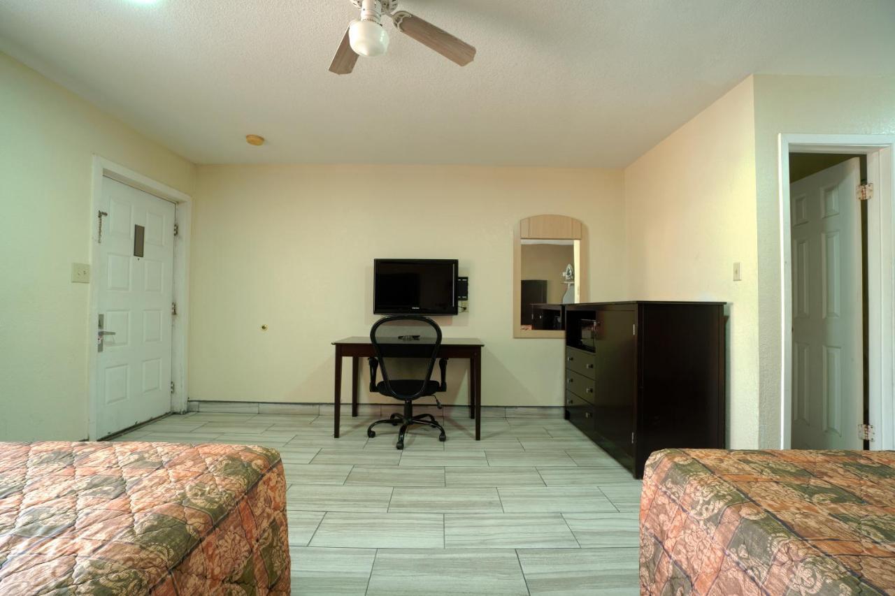 Texas Inn San Benito Near Harlingen エクステリア 写真