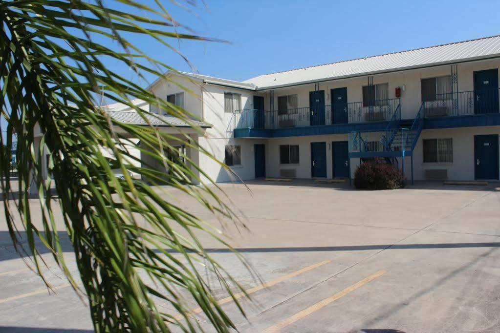 Texas Inn San Benito Near Harlingen エクステリア 写真